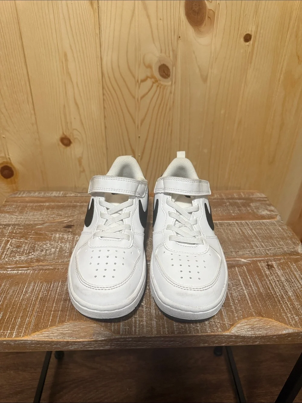 Nike White & Black Low-Top Sneakers with Strap